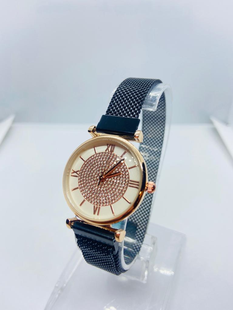 Reloj de Mujer de Forma Redondo con Correa Metalica Oscura N12 - Imagen 3